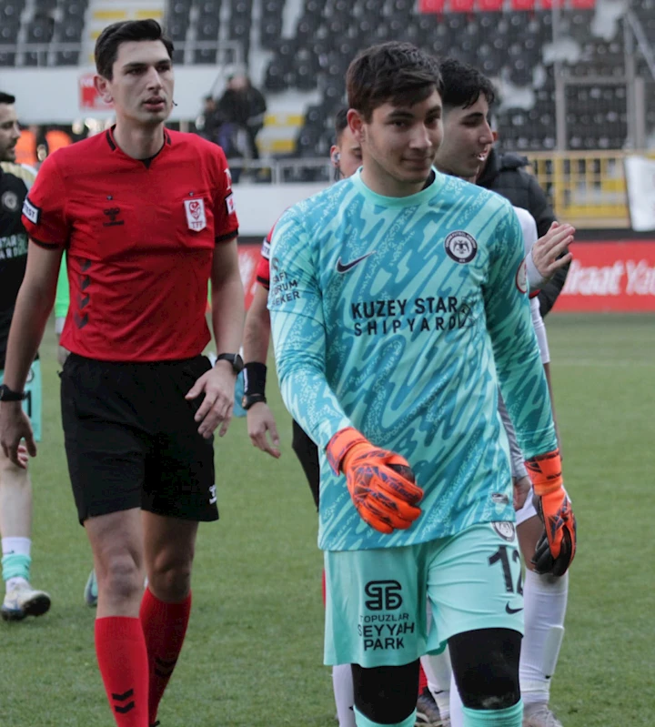 Genç kaleci Timurhan başarılı performansıyla dikkat çekti