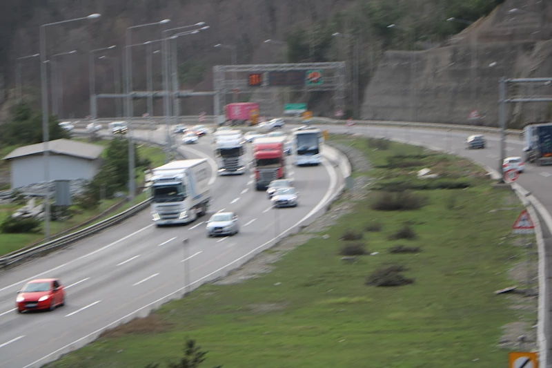Bolu Dağı geçişinde bayram trafiği yoğunluğu başladı