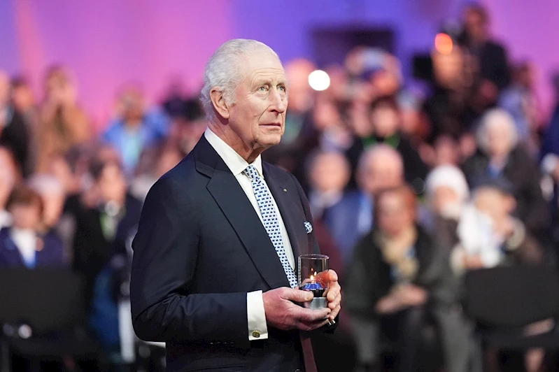 İngiltere Kralı Charles, kanser tedavisinin yan etkileri nedeniyle hastaneye kaldırıldı