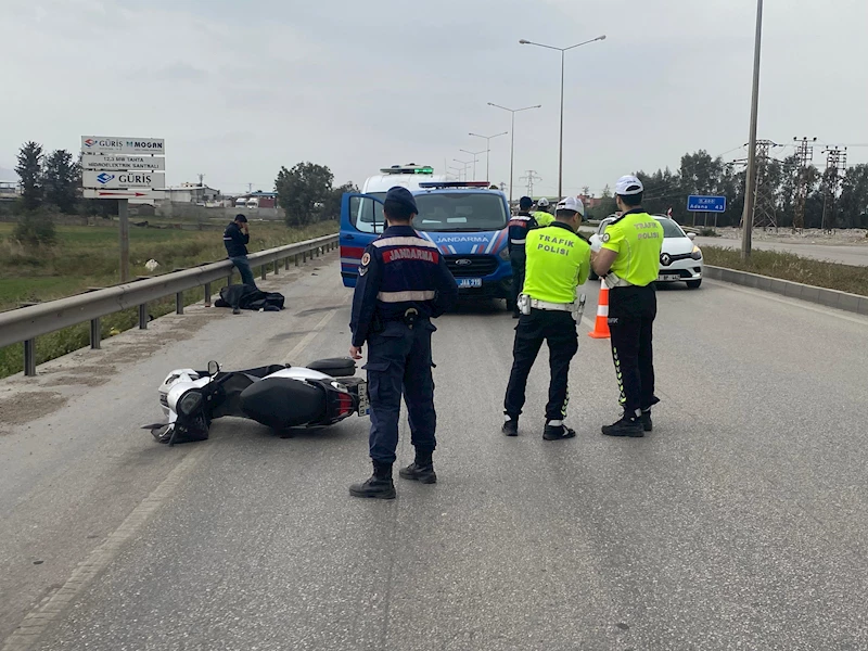 Ceyhan’da bariyerlere çarpan motosikletin sürücüsü hayatını kaybetti 