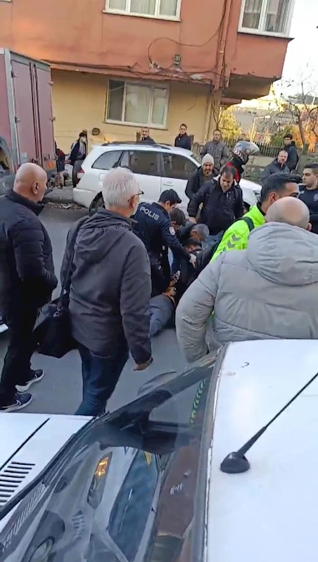 İstanbul - Şişli’de trafiği kapatanları uyaran polise saldırı: 1 kişi gözaltına alındı 