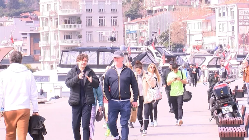 İstanbul - Bayramda güneşli havayı fırsat bilenler Caddebostan ve Bebek Sahili