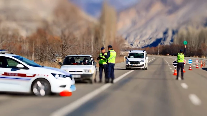 Bayram tatilinin ilk gününde 766 trafik kazası oldu; 5 kişi hayatını kaybetti