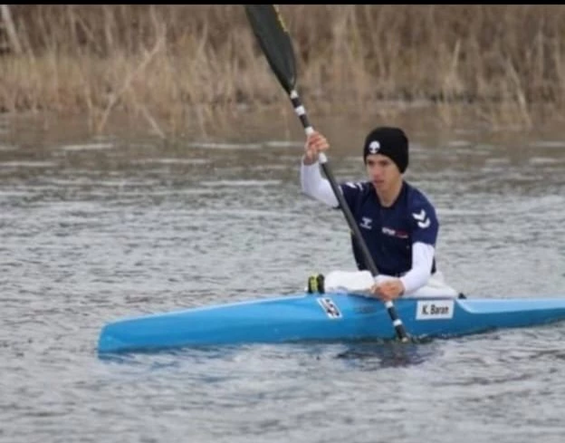 Sapanca Gölü’nde cansız bedenine ulaşılan kano sporcusu Kaan Ege, toprağa verildi (3)