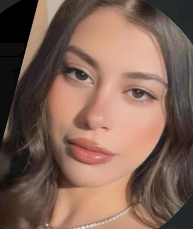 Üniversiteli Büşra