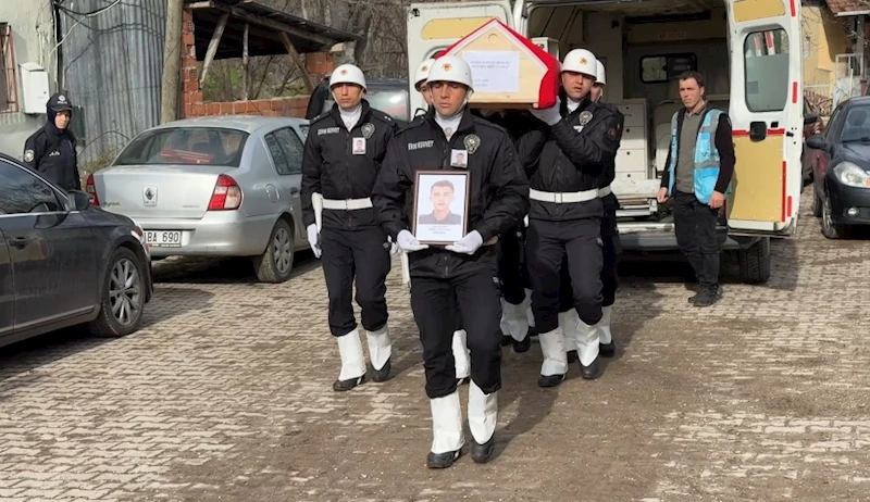 Trafik kazasında hayatını kaybeden polis, toprağa verildi 