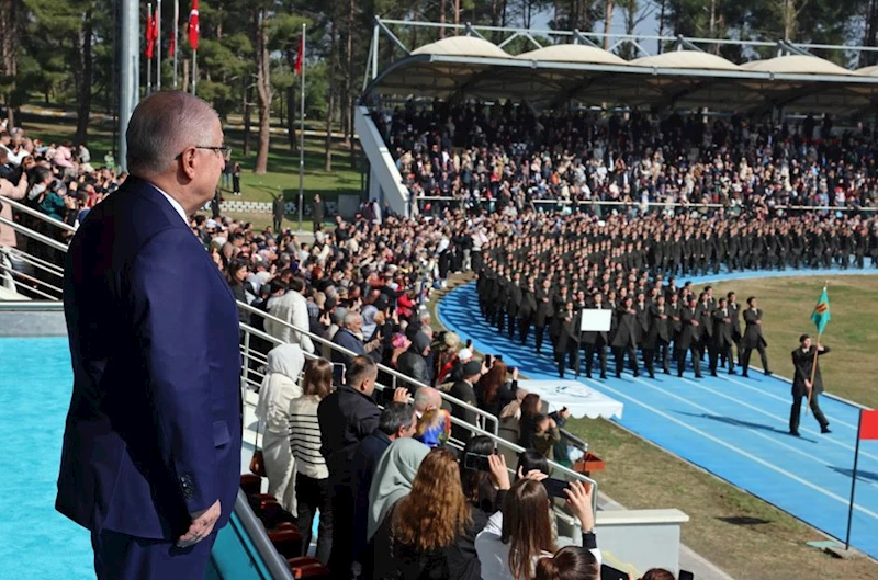 Bakan Güler, astsubayların mezuniyet törenine katıldı