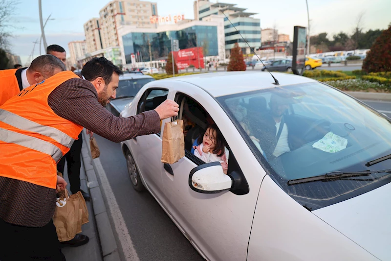İstanbul - AK Parti İstanbul teşkilatı, 200 bin aileye Ramazan ziyareti gerçekleştirdi