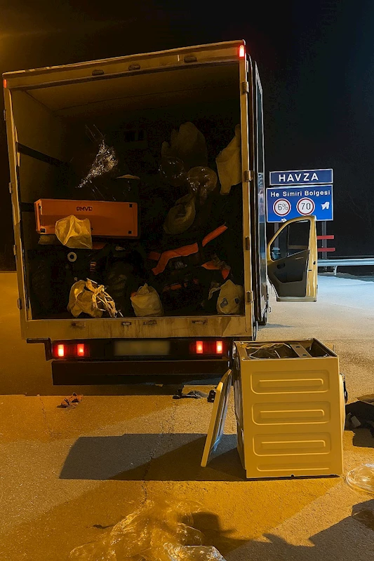 Kamyonetteki çamaşır makinesinde 1 kilo 361 gram metamfetamin ele geçirildi