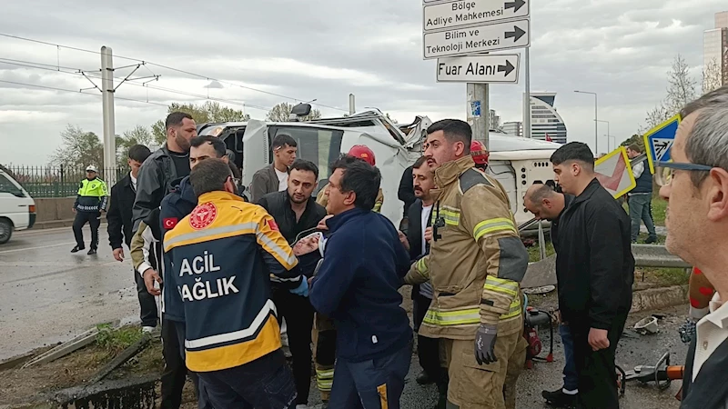 Asker uğurlamaya gidenleri taşıyan minibüs devrildi; 2 yaşındaki Tuğsem öldü, 5 yaralı