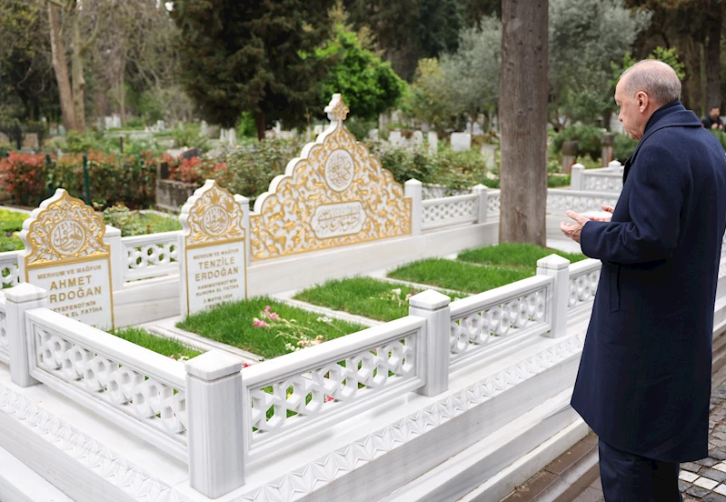 İstanbul - Cumhurbaşkanı Erdoğan, ailesinin kabrini ziyaret etti