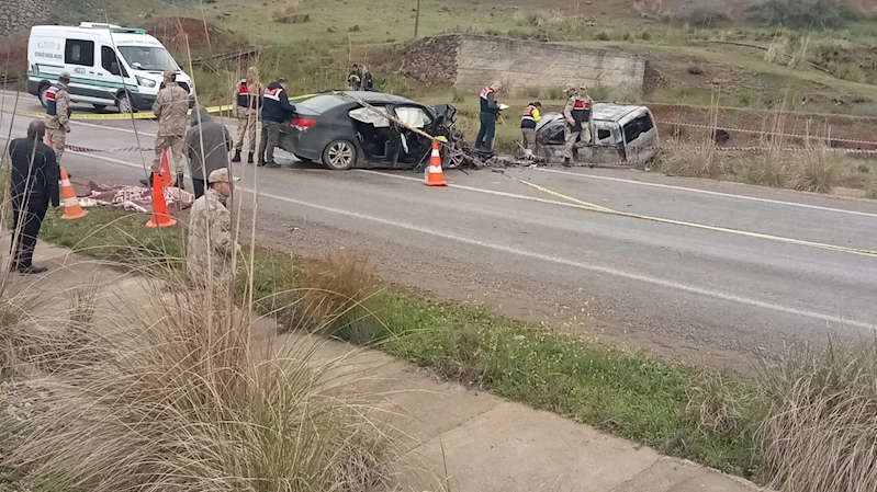 Gaziantep’te otomobille hafif ticari araç çarpıştı: 2 ölü, 2 yaralı 