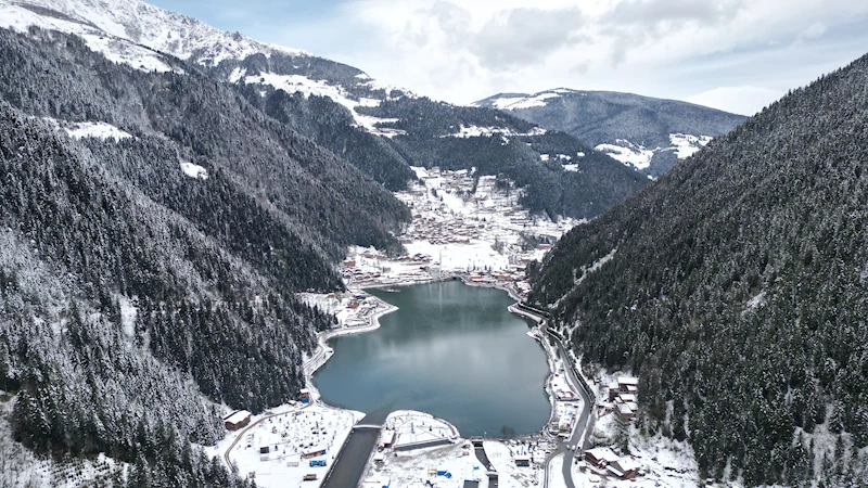 Uzungöl’de nisan karı güzelliği