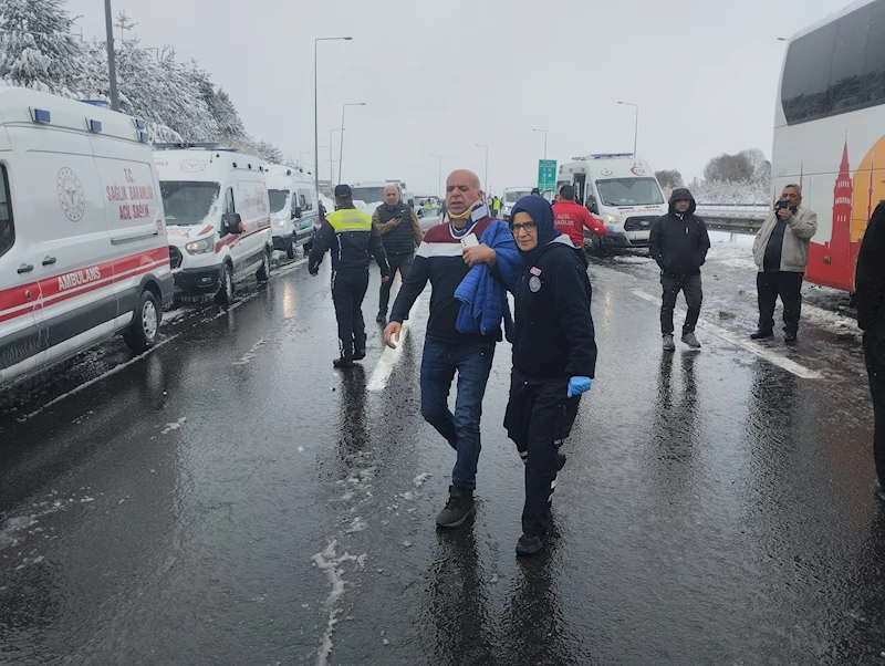 Bolu’da otoyolda 8 araç zincirleme kazaya karıştı; 10 yaralı 
