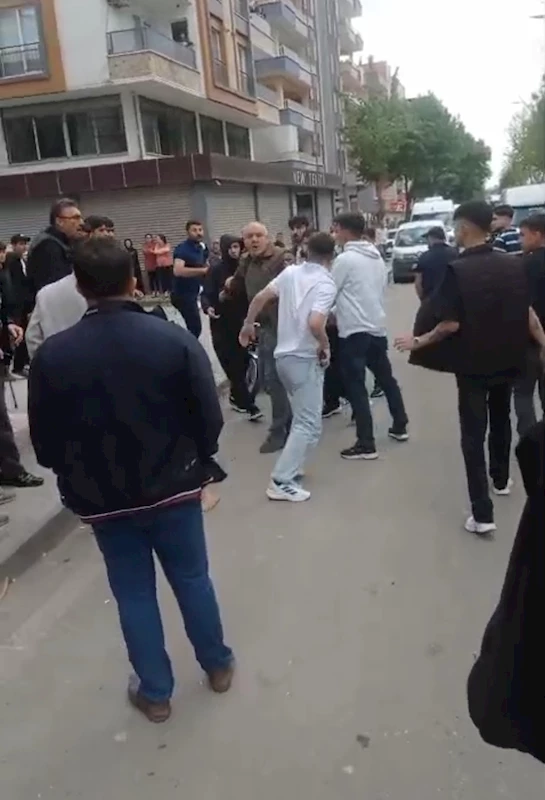 Silahlı kavgada ağır yaralandı; olay kamerada
