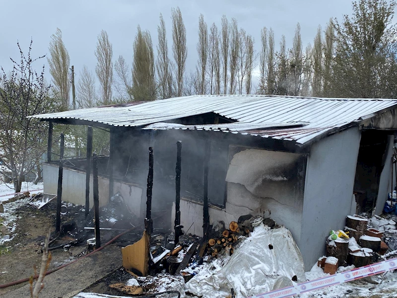 Prefabrik evde çıkan yangında 2 çocuk öldü (2)