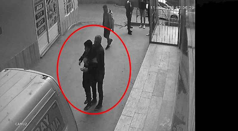 Emekli öğretmen, nefes borusuna et kaçan çocuğu 