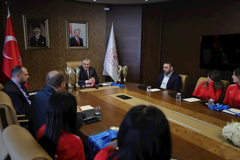  Bakan Bak Özel Sporcular Para Atletizm Milli Takımı