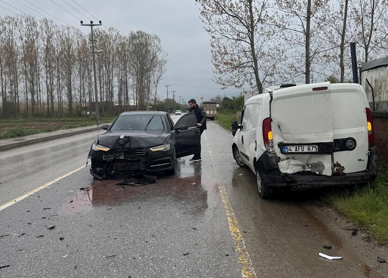 Sakarya’da 1 kişinin yaralandığı kaza kamerada 