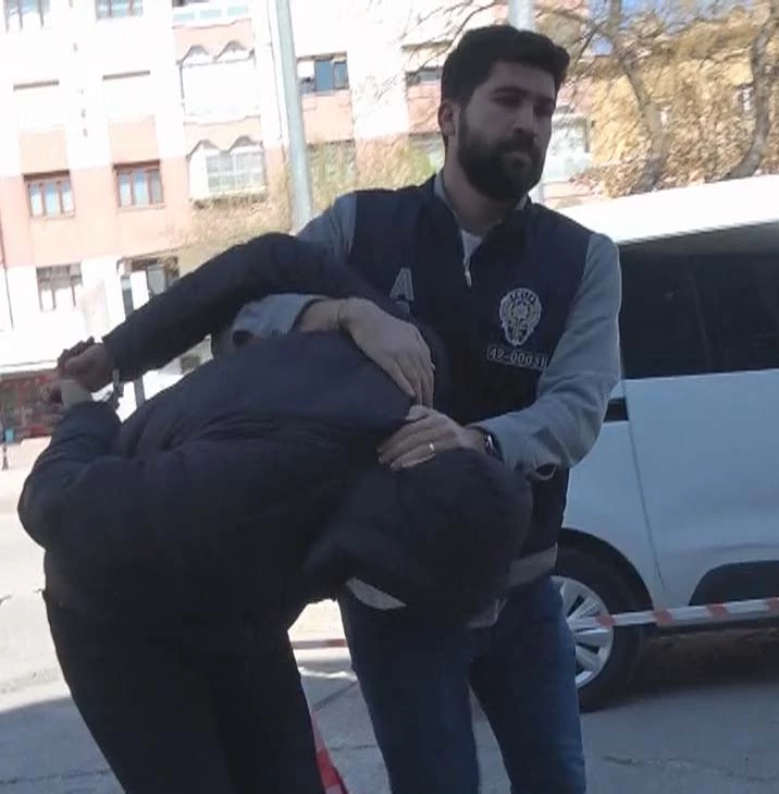 Hastalarla ilgili müstehcen yazışmalar yapan 2 asistan doktor gözaltına alındı (2)