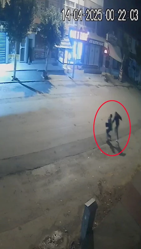 Antalya -Servis beklerken bıçaklı saldırıya uğrayan baba-kızın durumu iyiye gidiyor /Video eklendi 