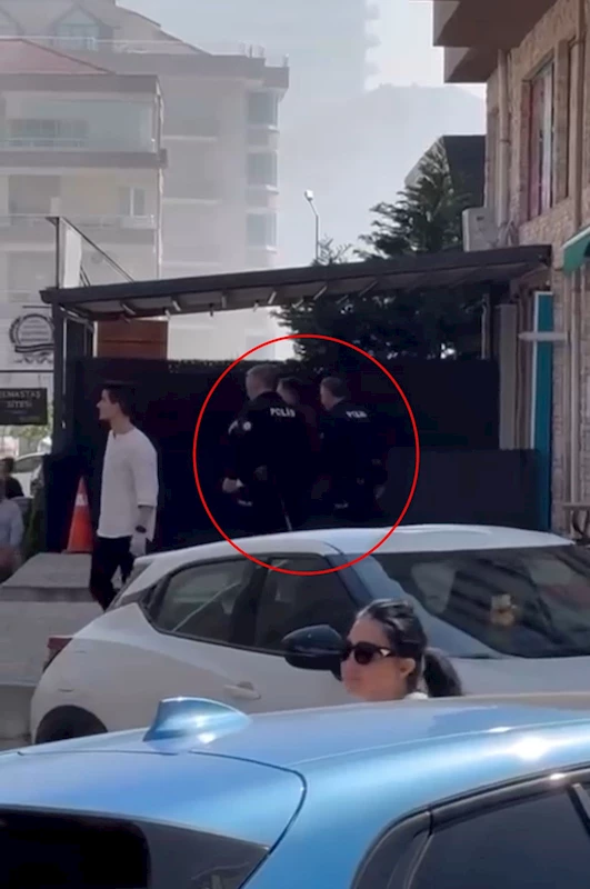Evini kundakladı, yangını izlerken yakalandı