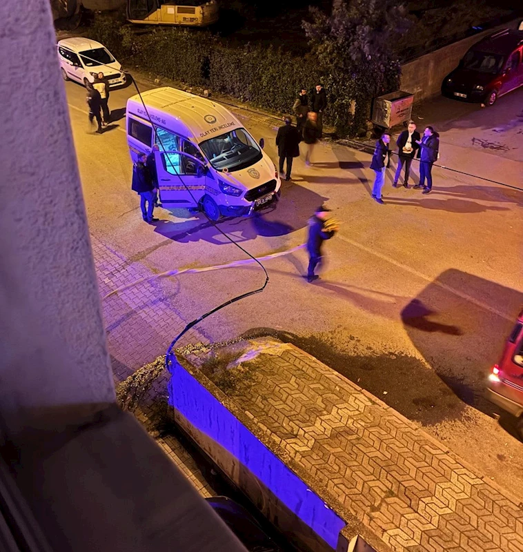 Boşanma aşamasındaki eşini sokak ortasında öldürdü