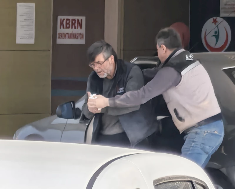 Elini ahşap kesim makinesine kaptıran işçinin 3 parmağı koptu