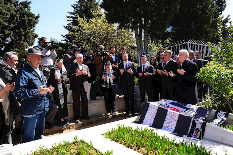 Beşiktaş’ta Hakkı Yeten vefatının 36. yılında mezarı başında anıldı