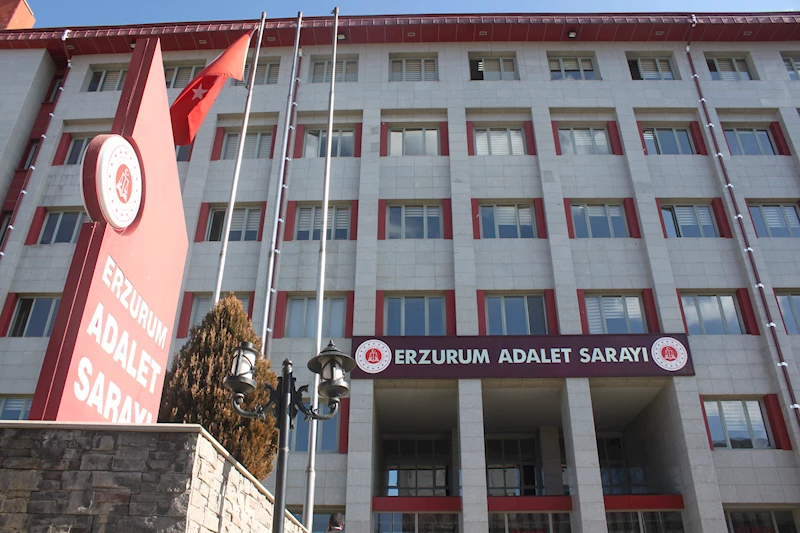 Direksiyonda yaralı bulunan sürücünün aracının bagajından eşinin cesedi çıktı