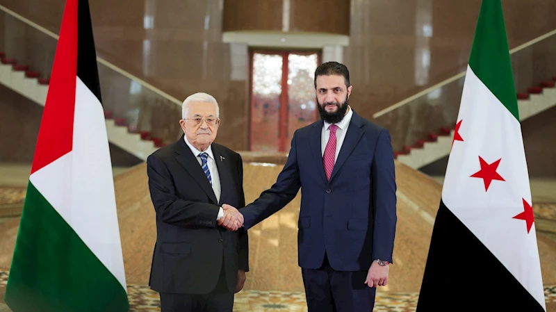 Suriye Cumhurbaşkanı Şara, Filistin Devlet Başkanı Abbas ile bir araya geldi