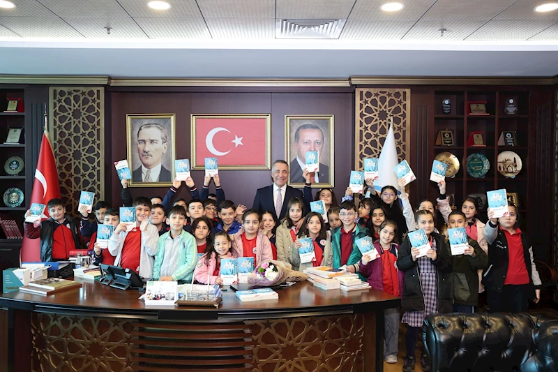  İlkokul öğrencileri, Sultangazi Belediye Başkanı Dursun