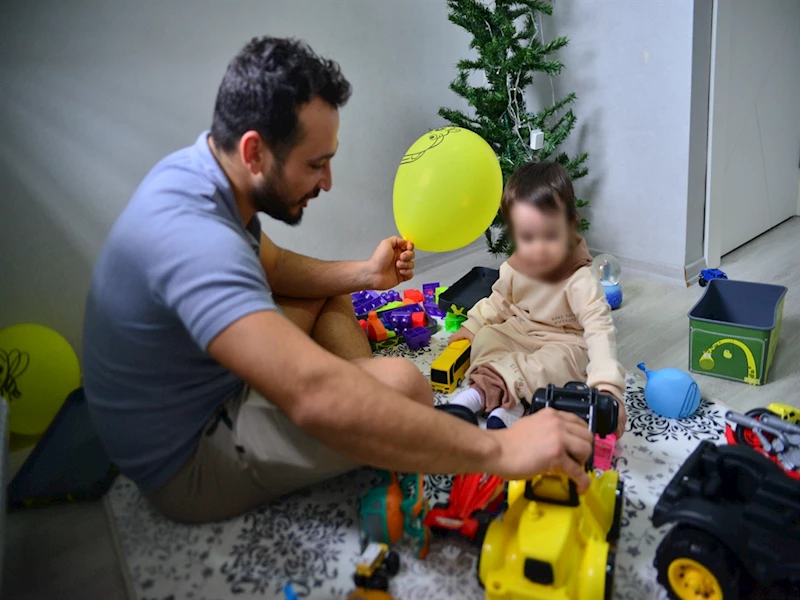 Uygunsuz görüntülerini 3 yaşındaki oğlunu kullanarak satan anneden alınan çocuk, tekrar geri verildi