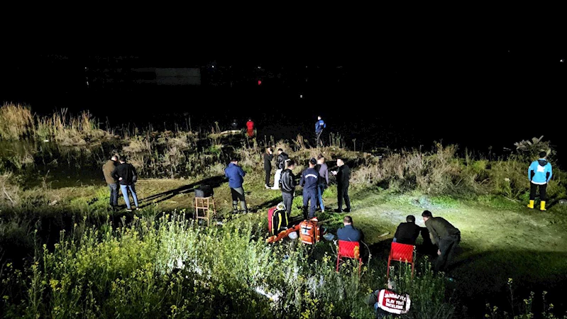  Ege İshak, serinlemek için girdiği Meriç Nehri