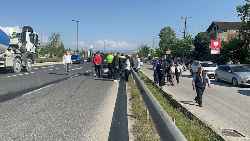 Motosikletle, elektrikli mopedin çarpıştığı kaza kamerada