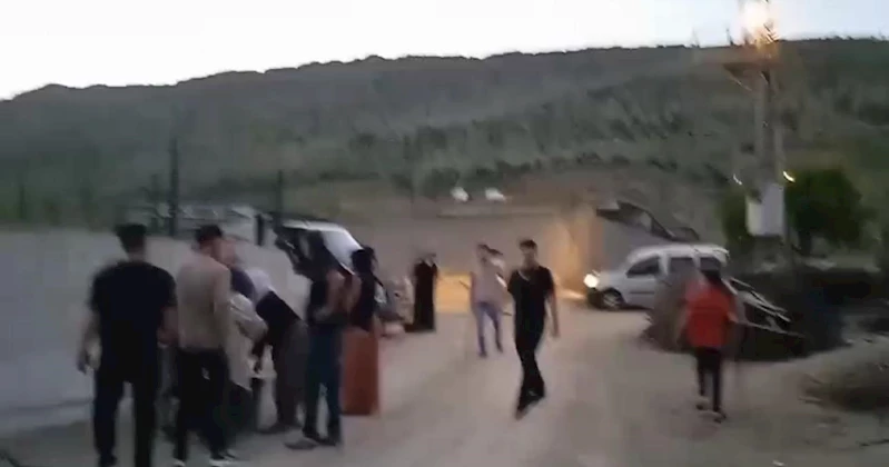 Diyarbakır’da aileler arasında taşlı sopalı kavga kamerada: 2’si çocuk, 5 yaralı
