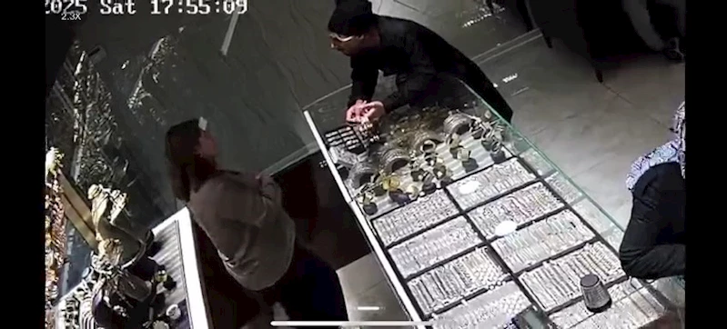 İstanbul - Esenyurt’ta müşteri gibi kuyumcuya girdi, 560 bin liralık bilezikleri alıp kaçtı