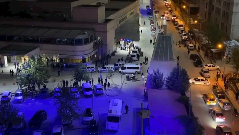 Mahalledeki taşlı, sopalı, bıçaklı kavga hastanede devam etti: 2