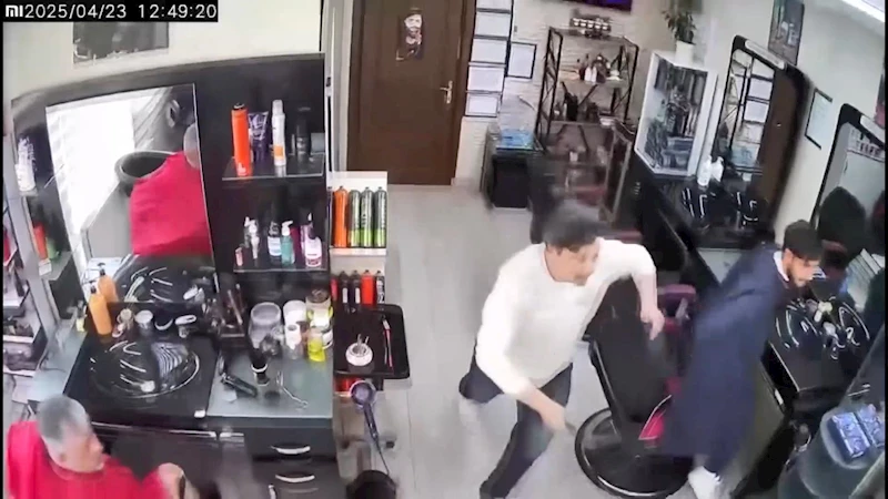 İstanbul - Depremden kaçmak yerine canına hiçe sayıp raflardaki ürünleri tuttu 