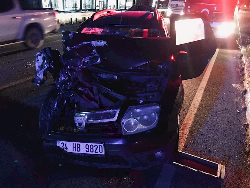 Otomobil traktöre çarptı: 1 ölü, 2 yaralı