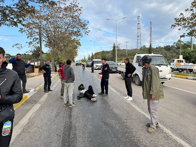 Traktörden dökülen yağ nedeniyle kontrolden çıkan motosiklet devrildi: 2 yaralı 
