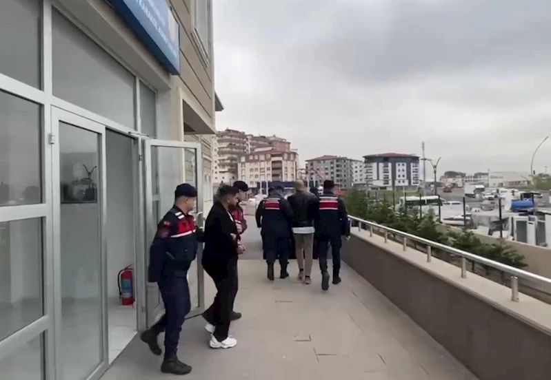 Sosyal medyada tuzağa düşürdükleri kişilere şantaj yapıp 8 milyon TL kazanç sağlayan 5 şüpheliden 1