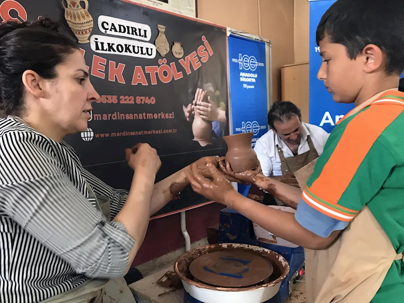 Derik’te öğrenciler, eğitim programıyla çömlekçilik ile tanıştı