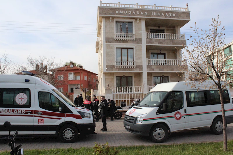 Oğlunu odayı kilitledi, eşini öldürüp intihar etti