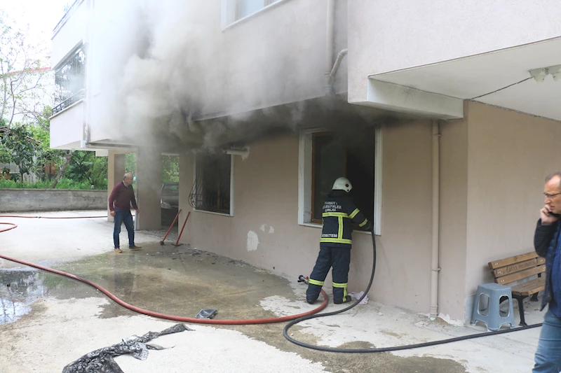 Tokat’ta evde çıkan yangında yalnız olan 2 çocuğu polisler kurtardı