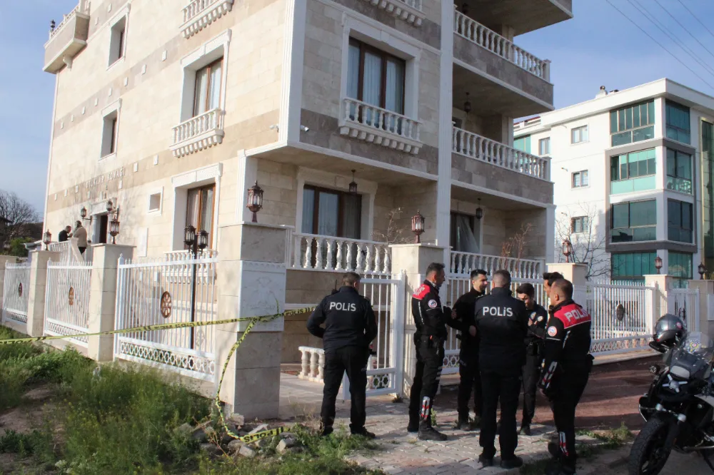 Oğlunu odayı kilitledi, eşini öldürüp intihar etti