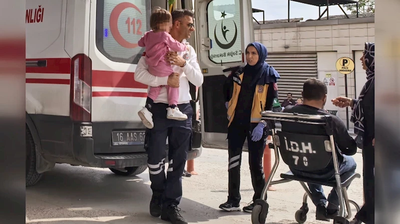 Otomobille traktör çarpıştı: 3 yaralı