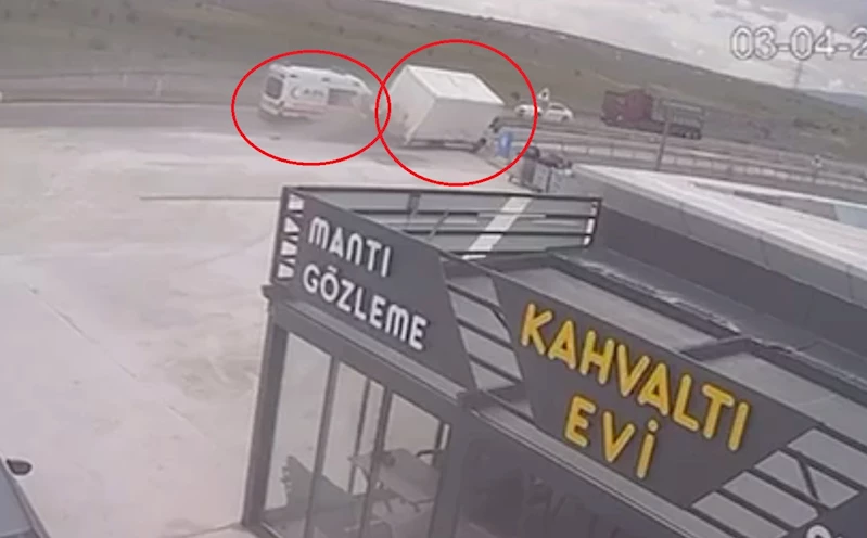 Kayseri- Hasta taşıyan ambulans, kamyonetle çarpıştı: 6 yaralı (2) /Video eklendi