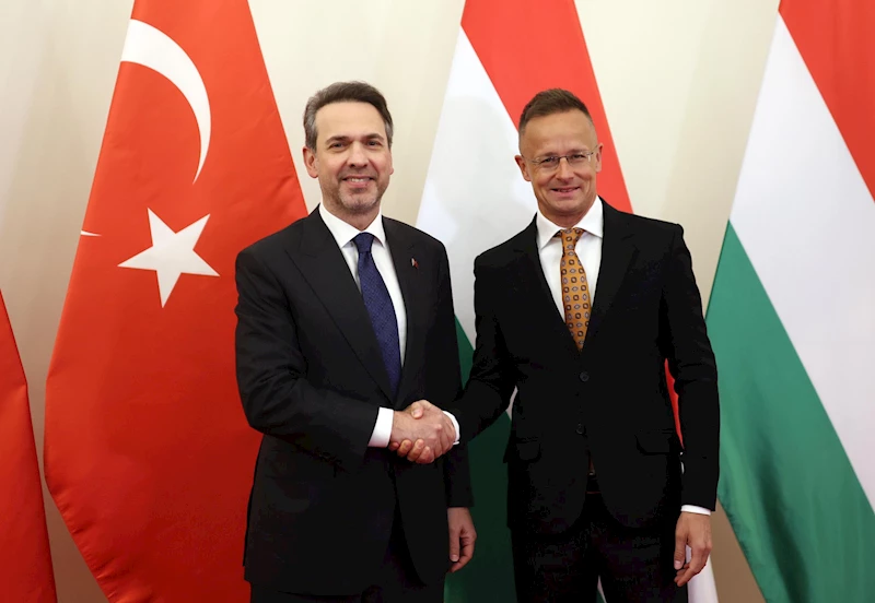 Bakan Bayraktar, Macaristan Dışişleri ve Dış Ticaret Bakanı Szijjarto ile bir araya geldi
