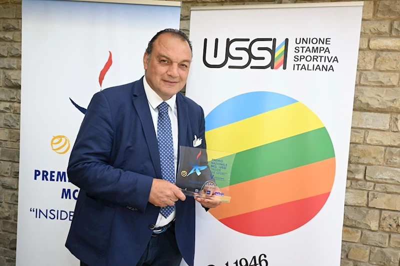 İtalya’da düzenlenen ‘Inside The Sport 2025’ gecesinde Türk gazeteci Keşaplı da ödül aldı 